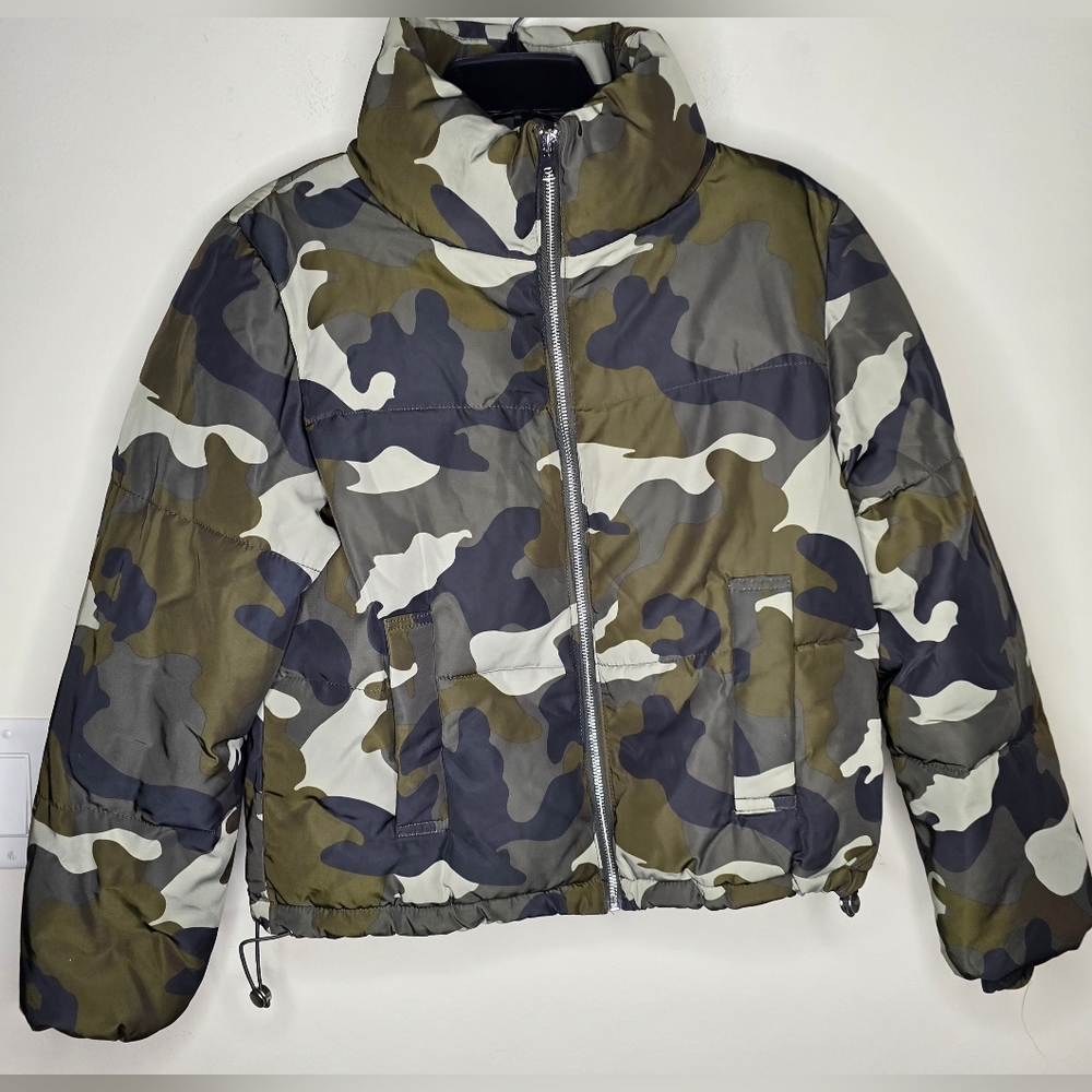 Divided by H&M Women's Camouflage Puffy Jacket Size 2